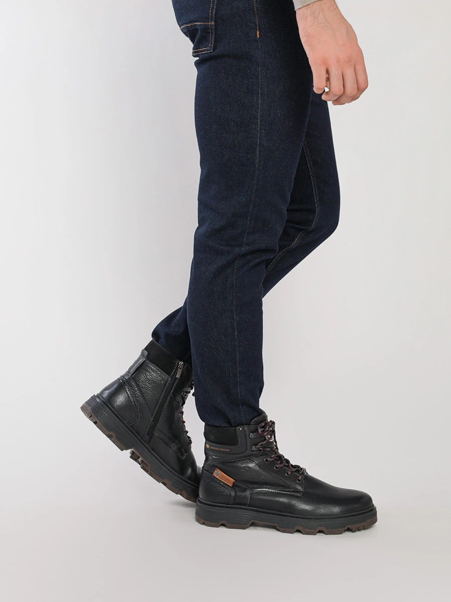 Ботинки-дерби черного цвета с рельефным протектором